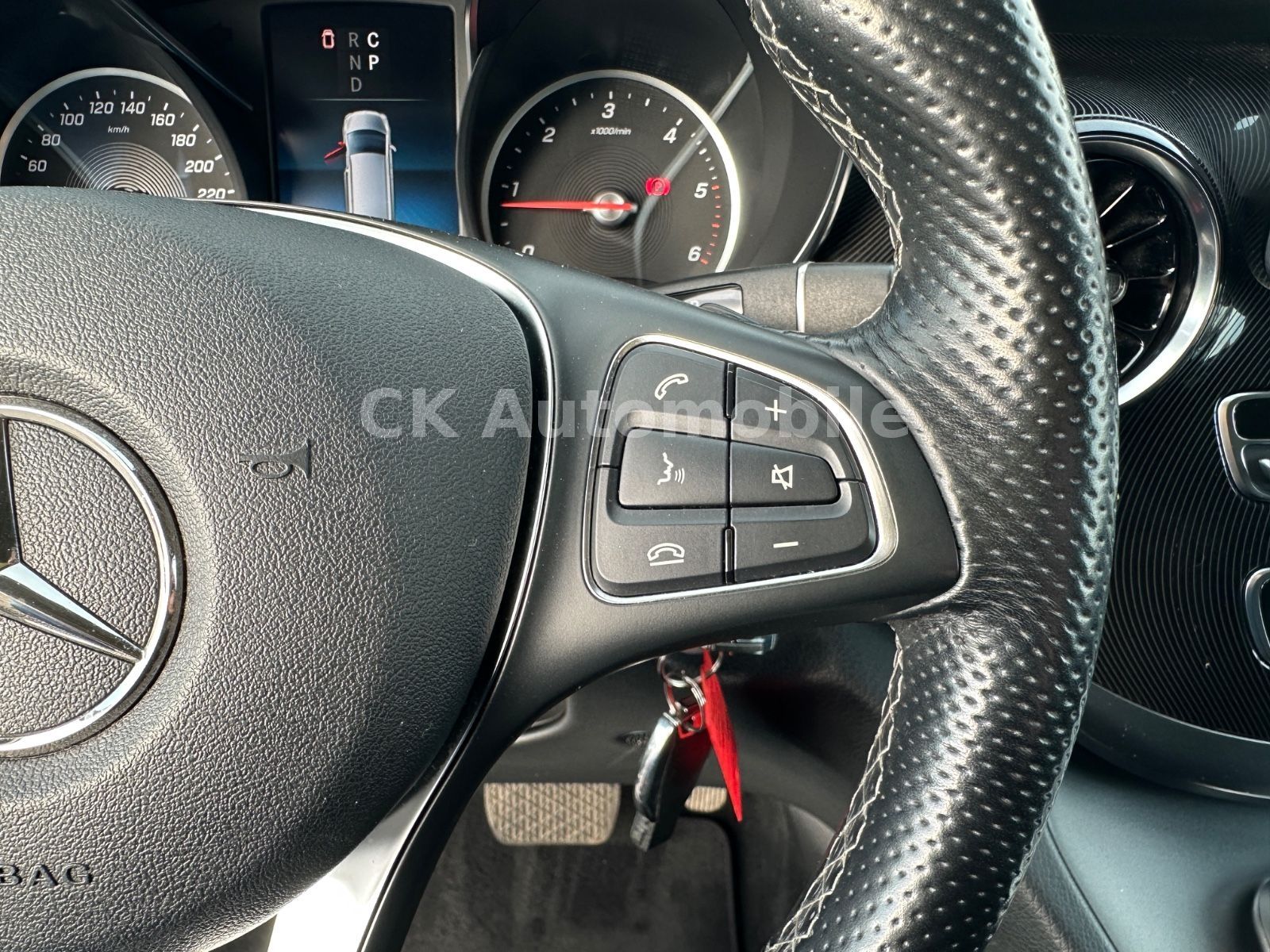 Fahrzeugabbildung Mercedes-Benz V 250d EDITION 4MATIC lang/7 Sitze/Navi/LED/AHK