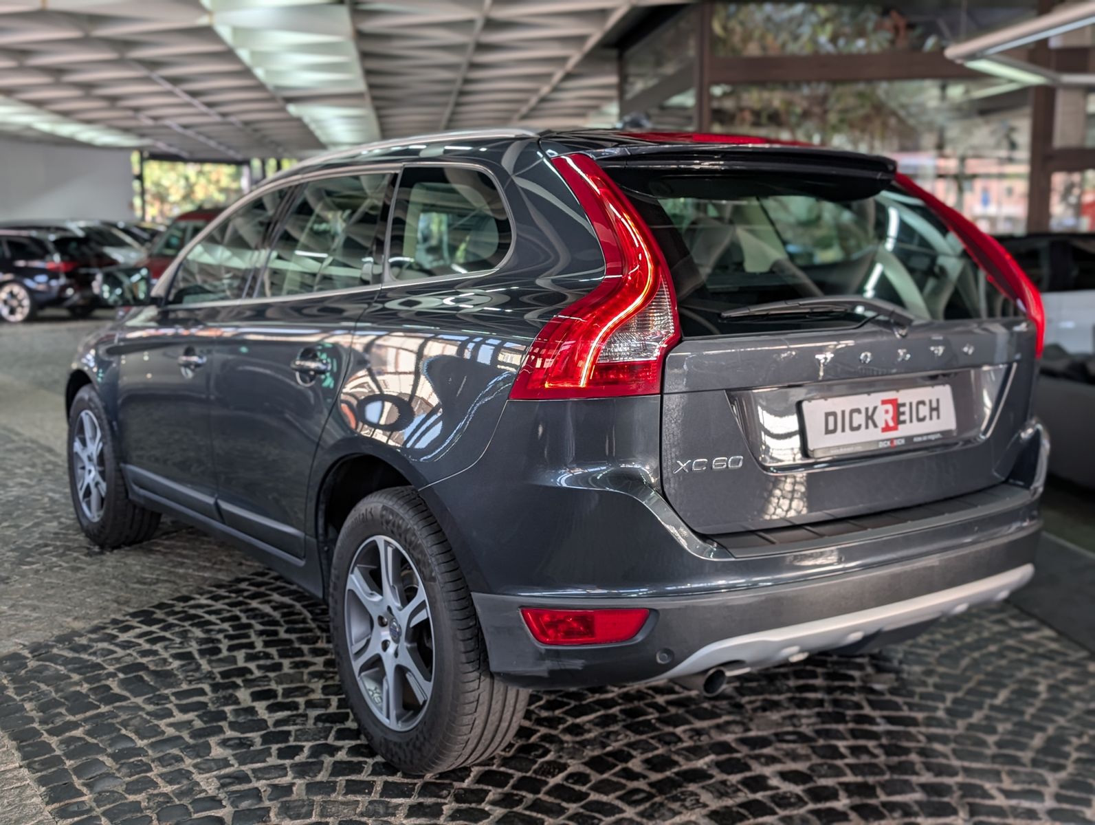 Fahrzeugabbildung Volvo XC60 Summum KAM MEMO LEDER XENON AHK SCHECKHEFT