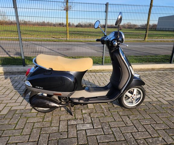 Vespa LX 50 2T + HELM