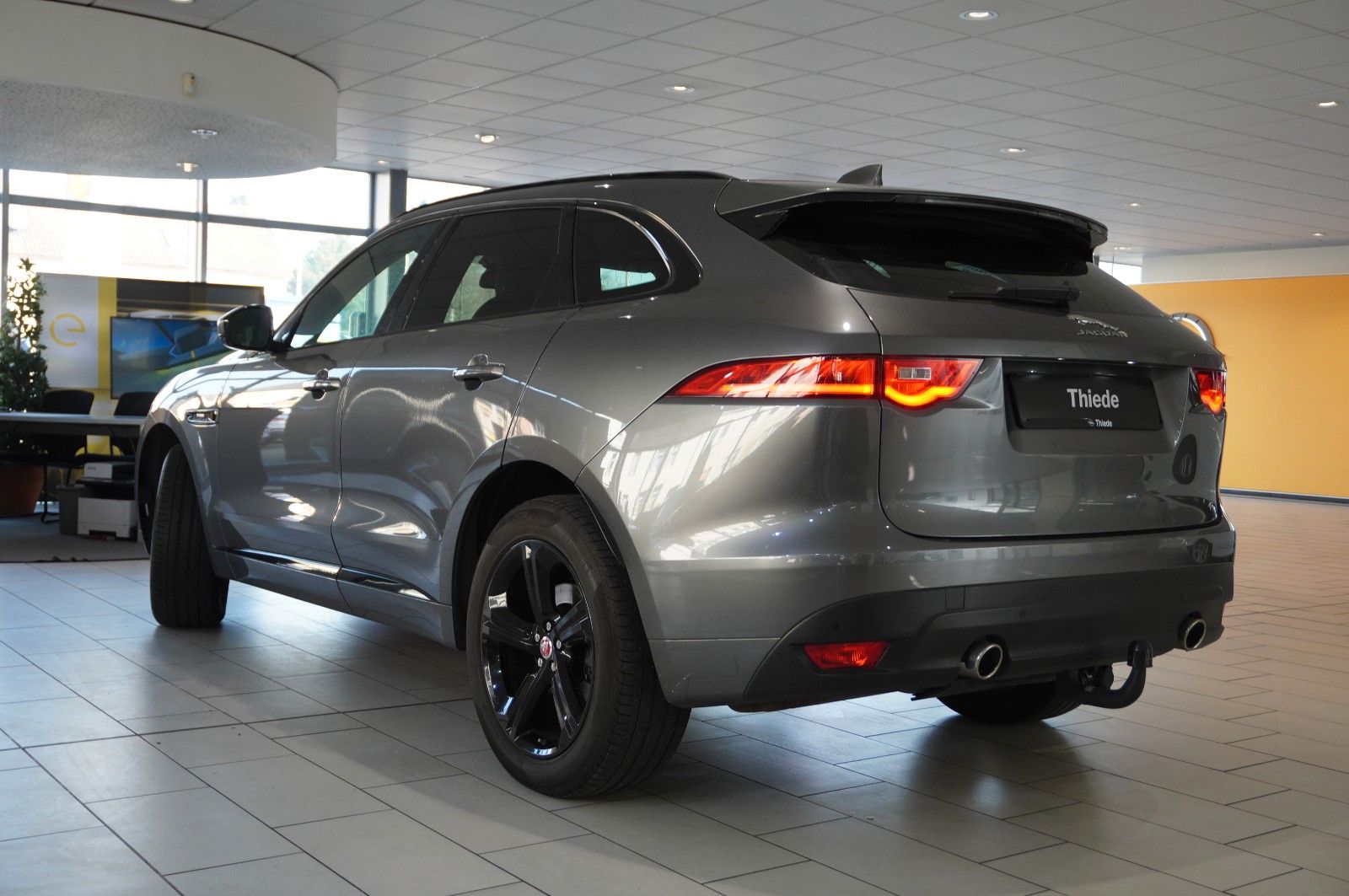 Fahrzeugabbildung Jaguar F-Pace 30D R-SPORT AWD NAVI/LED/SHZ/SPORT/AHK