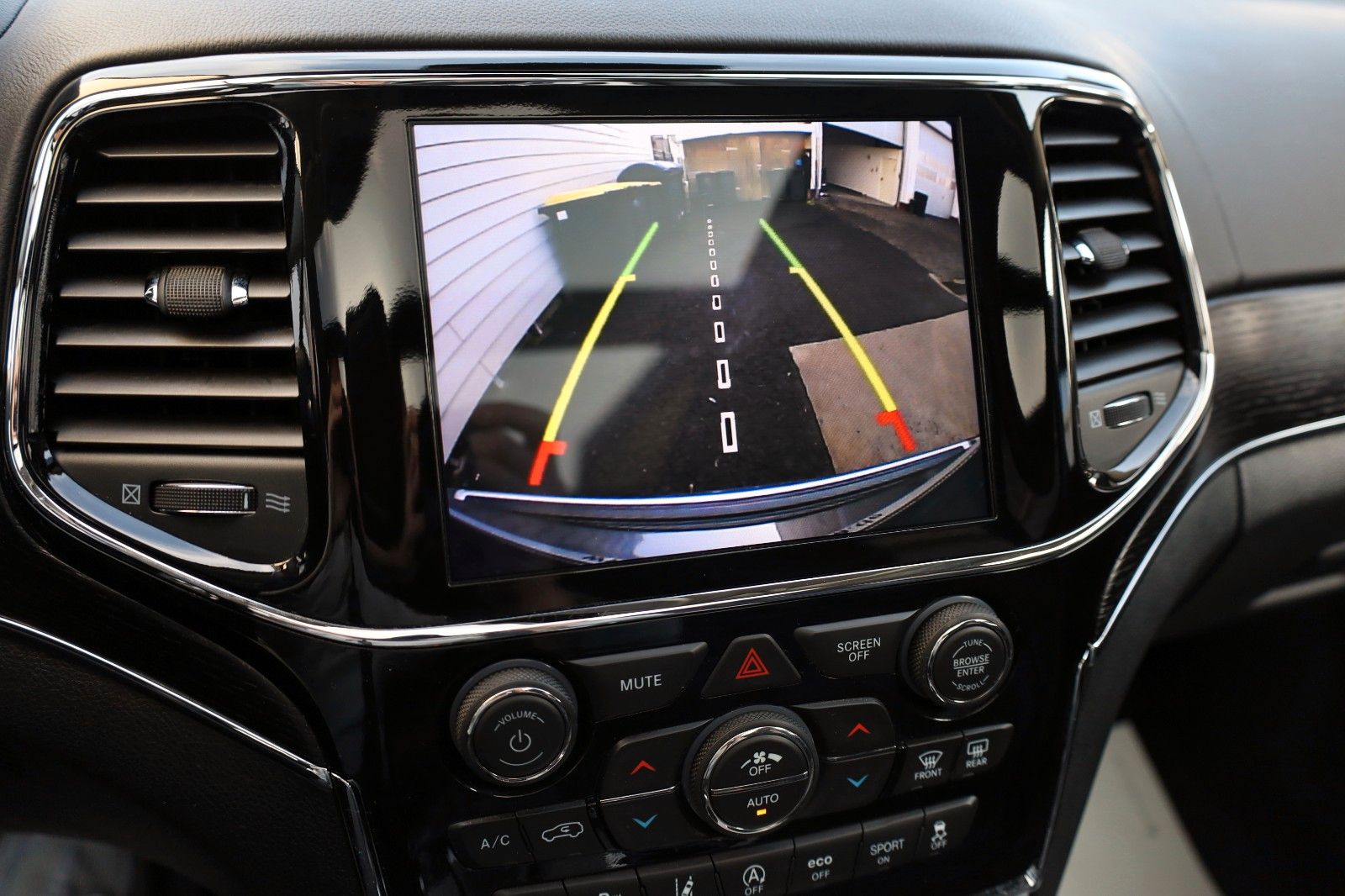 Fahrzeugabbildung Jeep Grand Cherokee 3.0CRD Summit Leder,Navi,Panorama