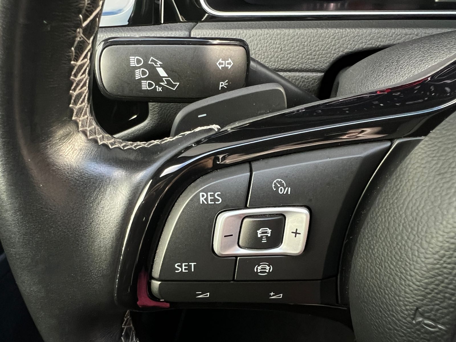 Fahrzeugabbildung Volkswagen Golf VII Variant R 2.0 TSI DSG 4MOTION *LED,DYNA