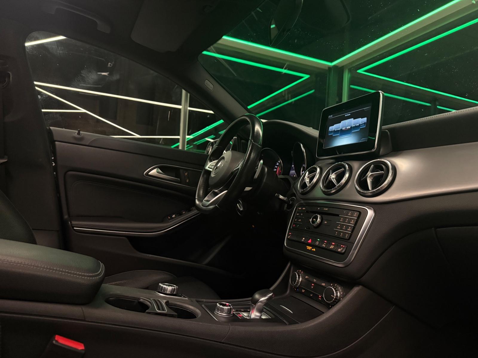 Mercedes-Benz CLA 45 AMG Shooting Brake 381 ch BVA 4Matic / Toit panoramique / Caméra de recul / Cuir / Bi-Xénon