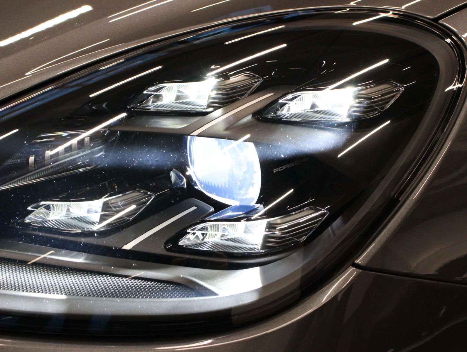 Fahrzeugabbildung Porsche Cayenne Turbo Sport Chrono*Sport Design*VOLL