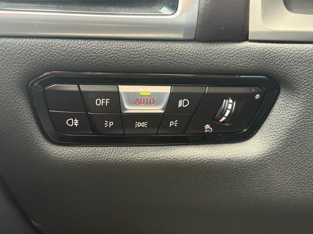 Fahrzeugabbildung BMW M850i xDrive GranCoupé M SPORTPAKET Navi Leder