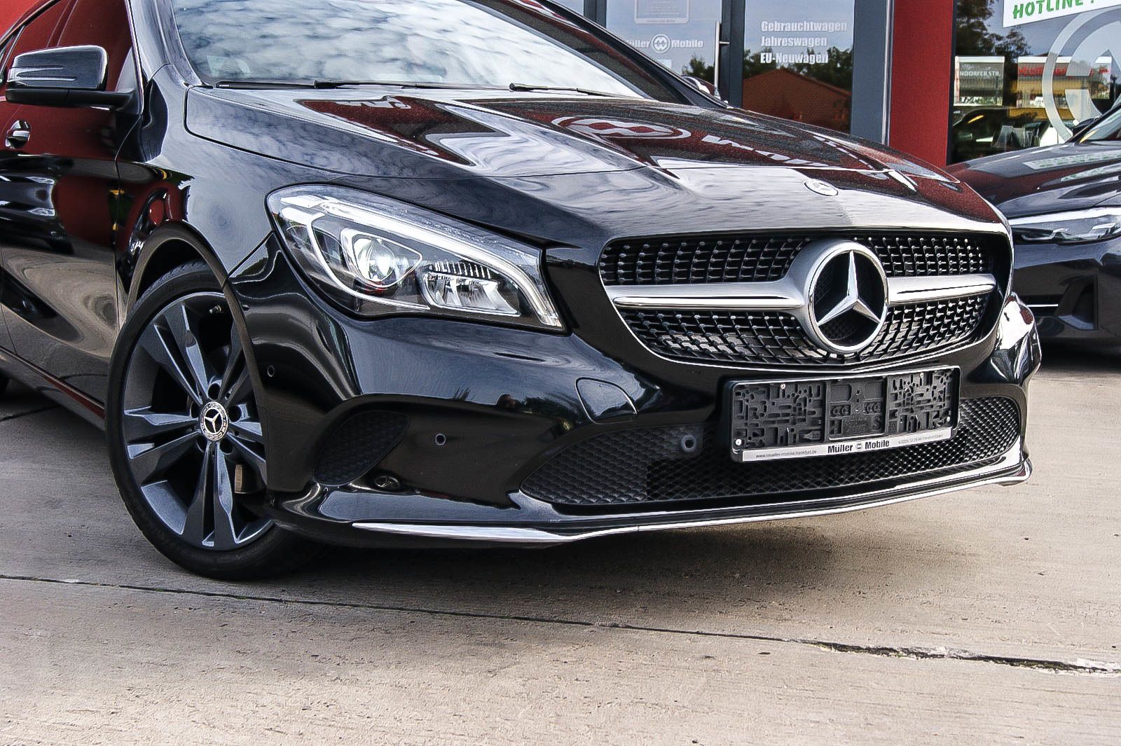 Fahrzeugabbildung Mercedes-Benz CLA 200 Shooting Brake 7G-DCT LED KEYLESS NAVI