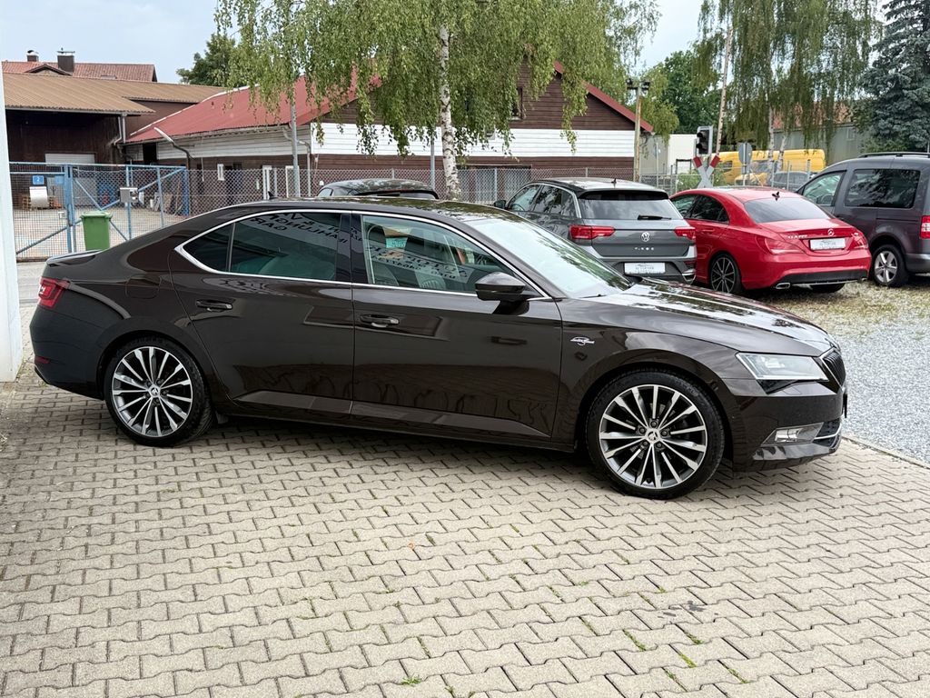 SKODA Superb – Bild 4 von 25