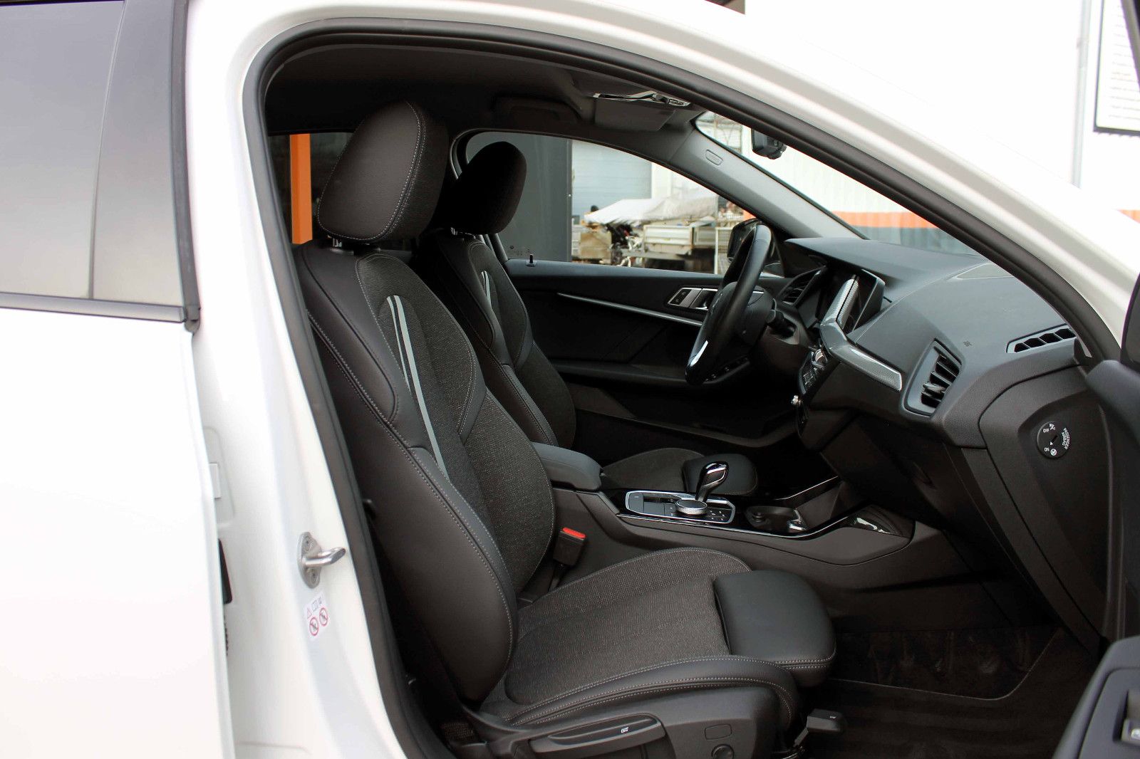 Fahrzeugabbildung BMW 118i Sport-Line Steptr. ACC HUD KAM LED SHZ NAV