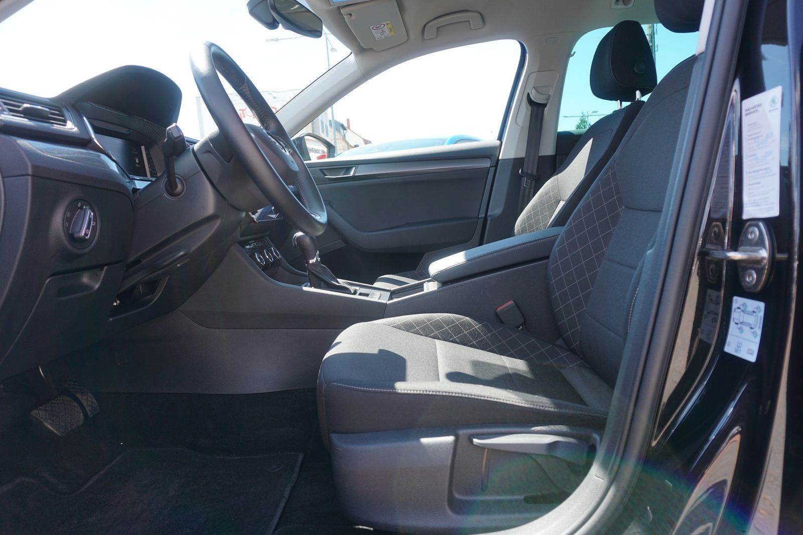 Skoda Superb Combi 1.5 TSI Active LED Navi Sitzheizung foto 11