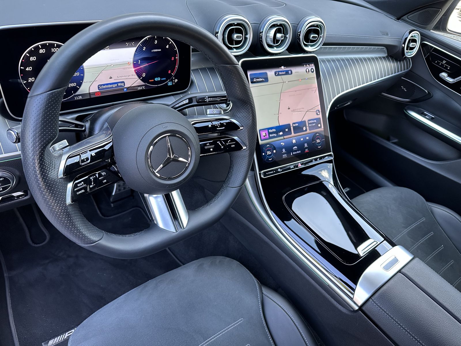 Fahrzeugabbildung Mercedes-Benz C 300d T AMG-Line NAV+LED+KAM+WIDESCREEN+19ZO+PP
