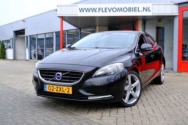 Volvo V40 1.6 D2 Momentum Pano|Navi|Cam|Clima |LMV