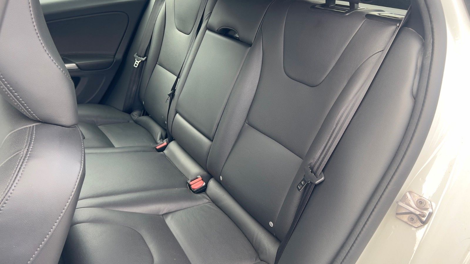 Fahrzeugabbildung Volvo V60 Kombi Summum AWD*Mietkauf*GSD*TEMP*RFK*