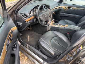 Mercedes E 280 - 8