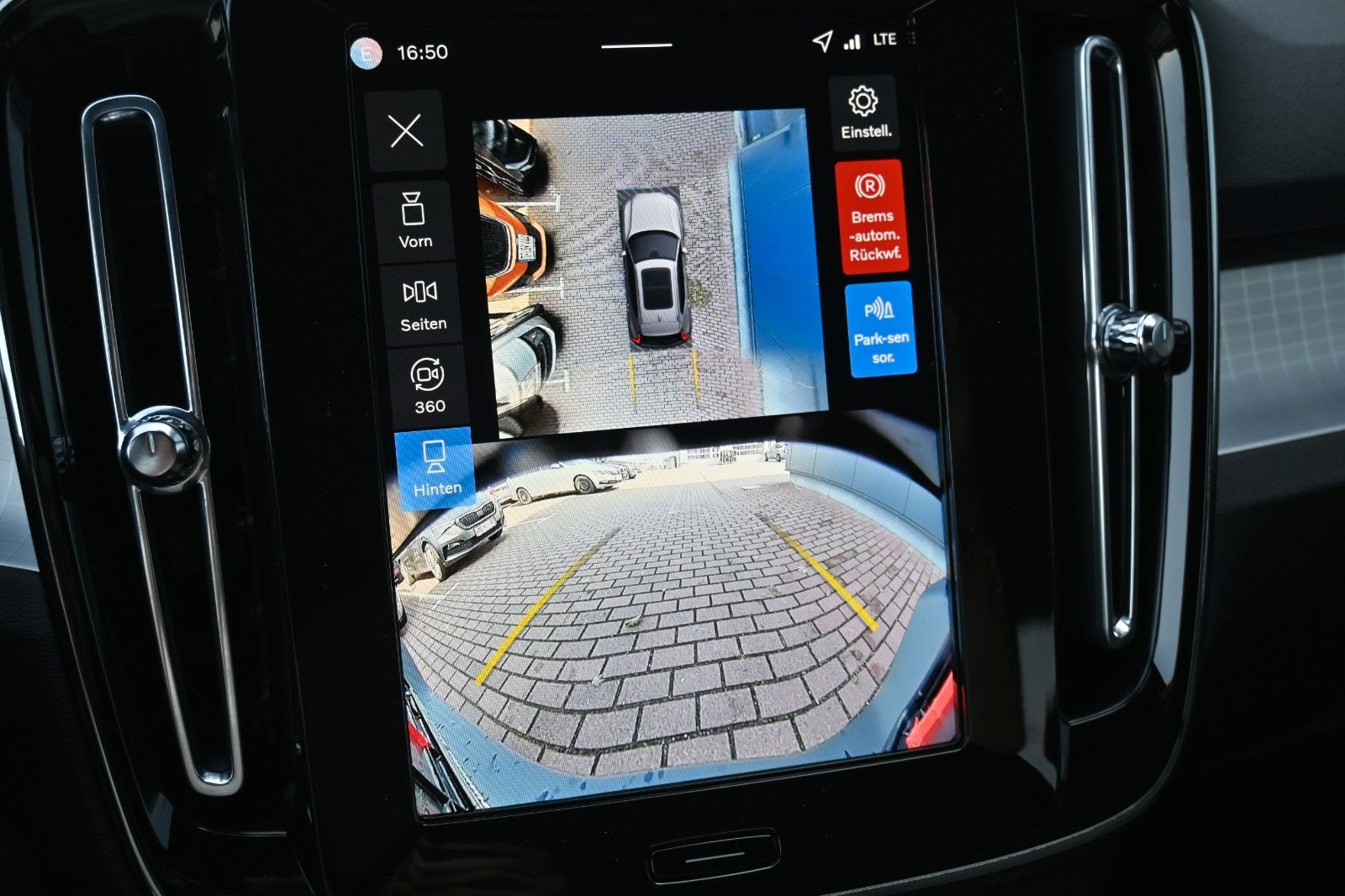 Fahrzeugabbildung Volvo XC40 B3 DSG Plus Black Edition*LED*ACC*360°*AHK*