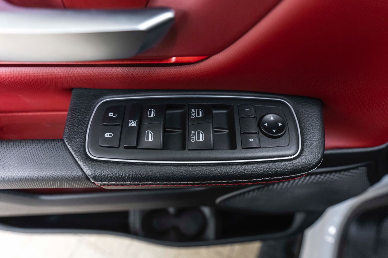 Fahrzeugabbildung Dodge RAM 1500 REBEL 5,7L CARPLAY KAM AHK M+S TEMPOMAT