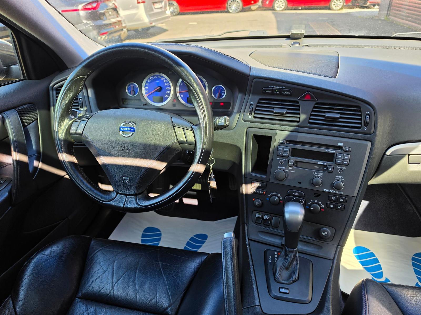 VOLVO V70 - R GEARTRONIC - CUIR - AUTO - 299 CV