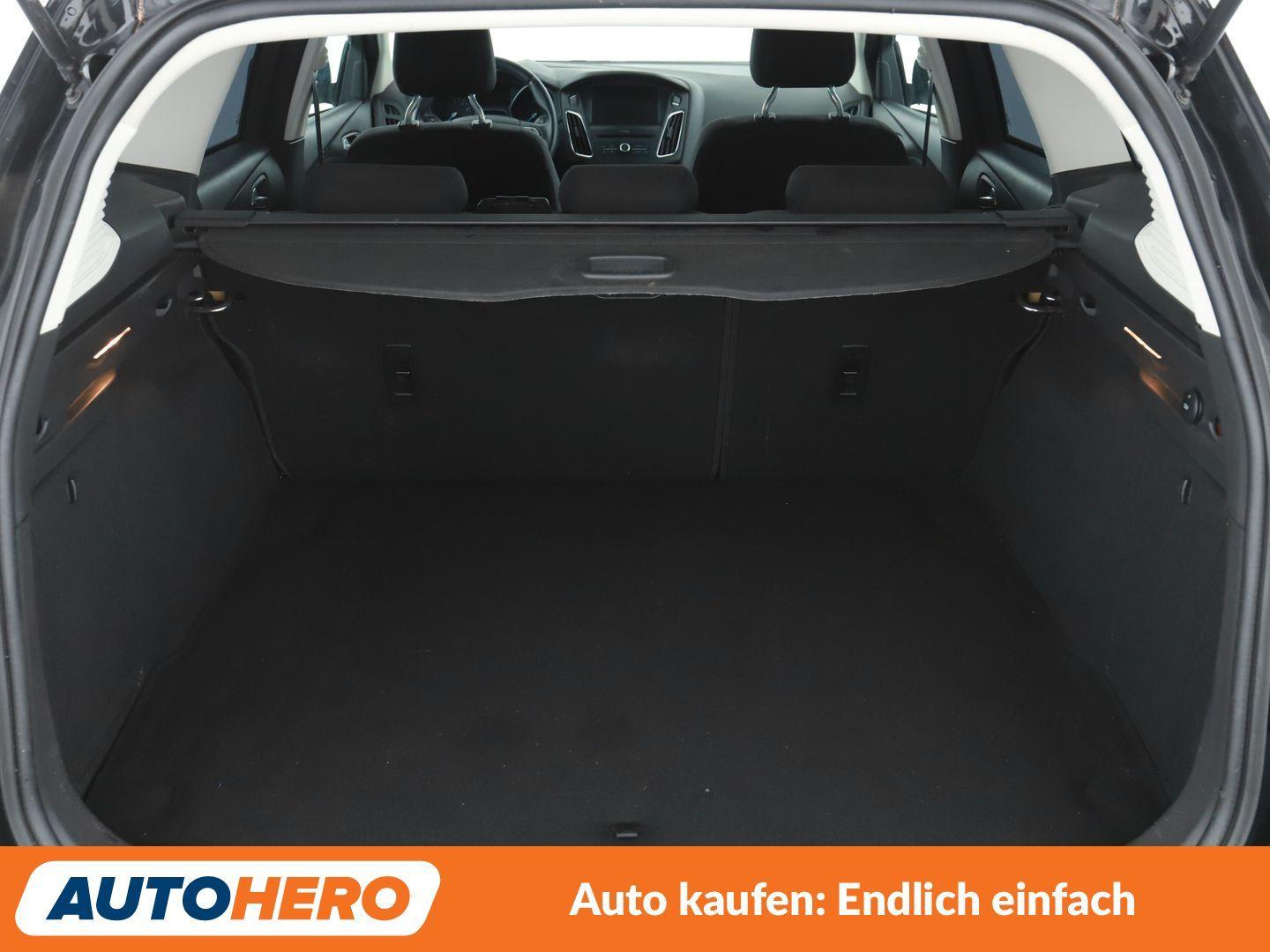 Ford Focus 1.0 EcoBoost Business*NAVI*TEMPO*PDC*SHZ*