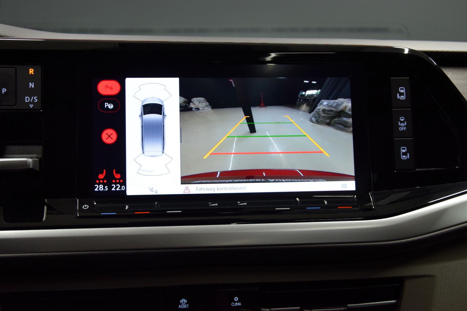 Fahrzeugabbildung Volkswagen T7 Multivan BiCol. rot/schwarz Pano HuD ACC AHK