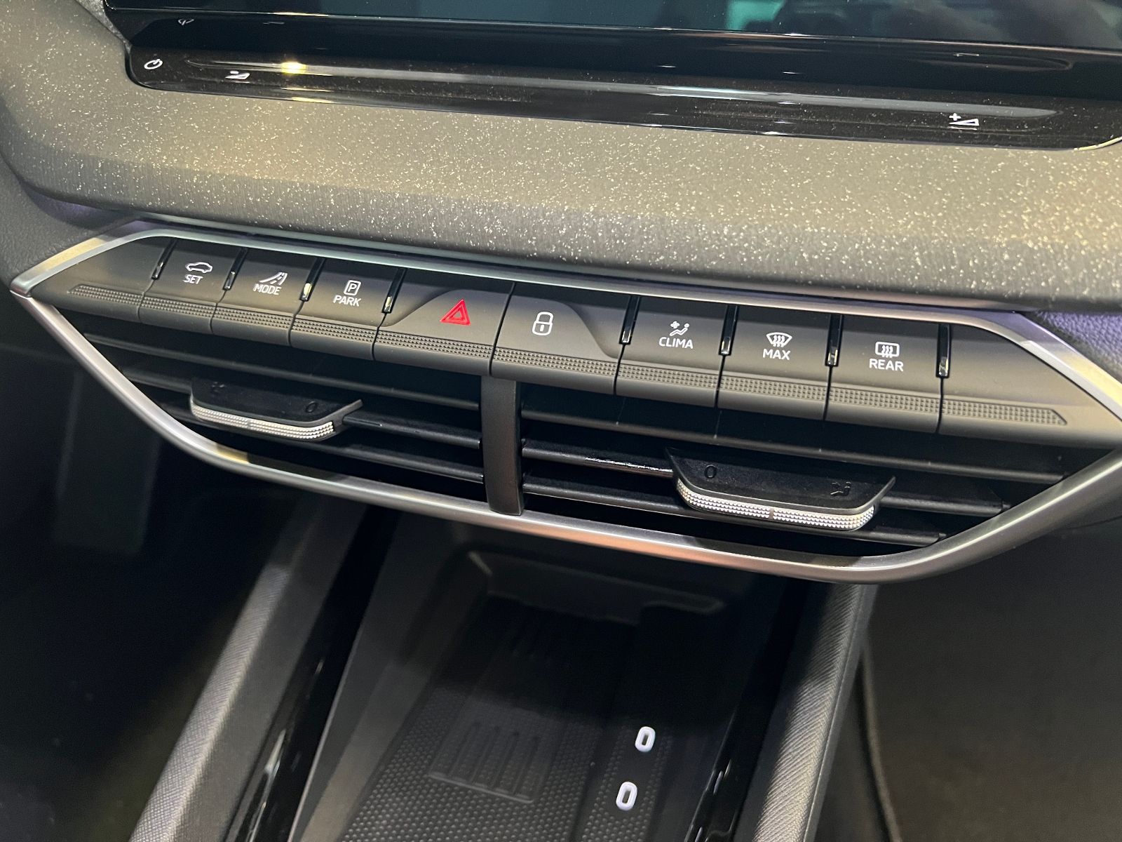 Fahrzeugabbildung SKODA Octavia Combi FL Exclusive 1.5 TSI mHEV DSG *LED