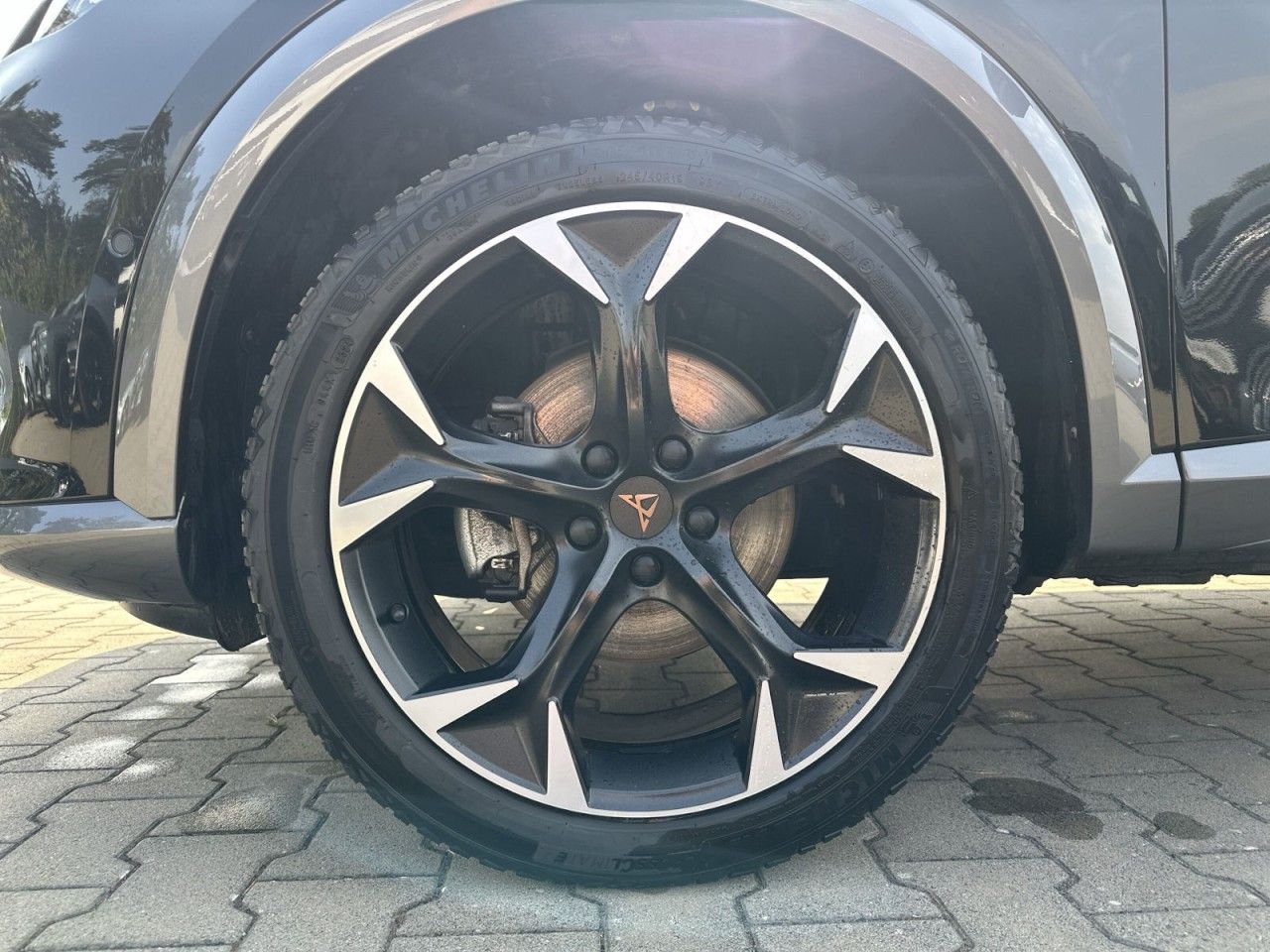 Fahrzeugabbildung CUPRA Formentor 2.0 TDI 150 PS 6-Gang *AHK* - mit KI generiert/bearbeitet