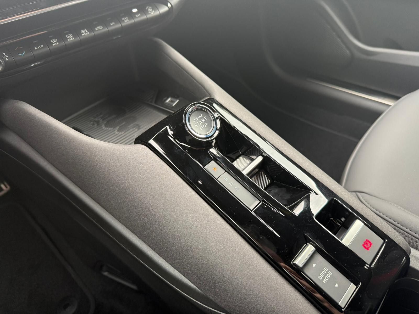 Fahrzeugabbildung Alfa Romeo Junior Ibrida 1.2 VGT 48V-Hybrid 107 kW Ti