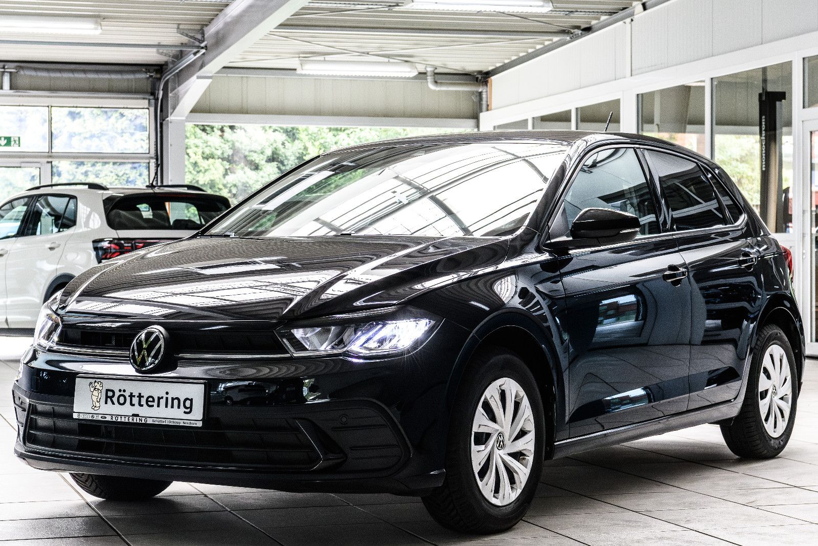 Fahrzeugabbildung Volkswagen Polo VI Life+LED+SHZ+NAVI+GJR+KEYLESS+DAB+AUTOMA