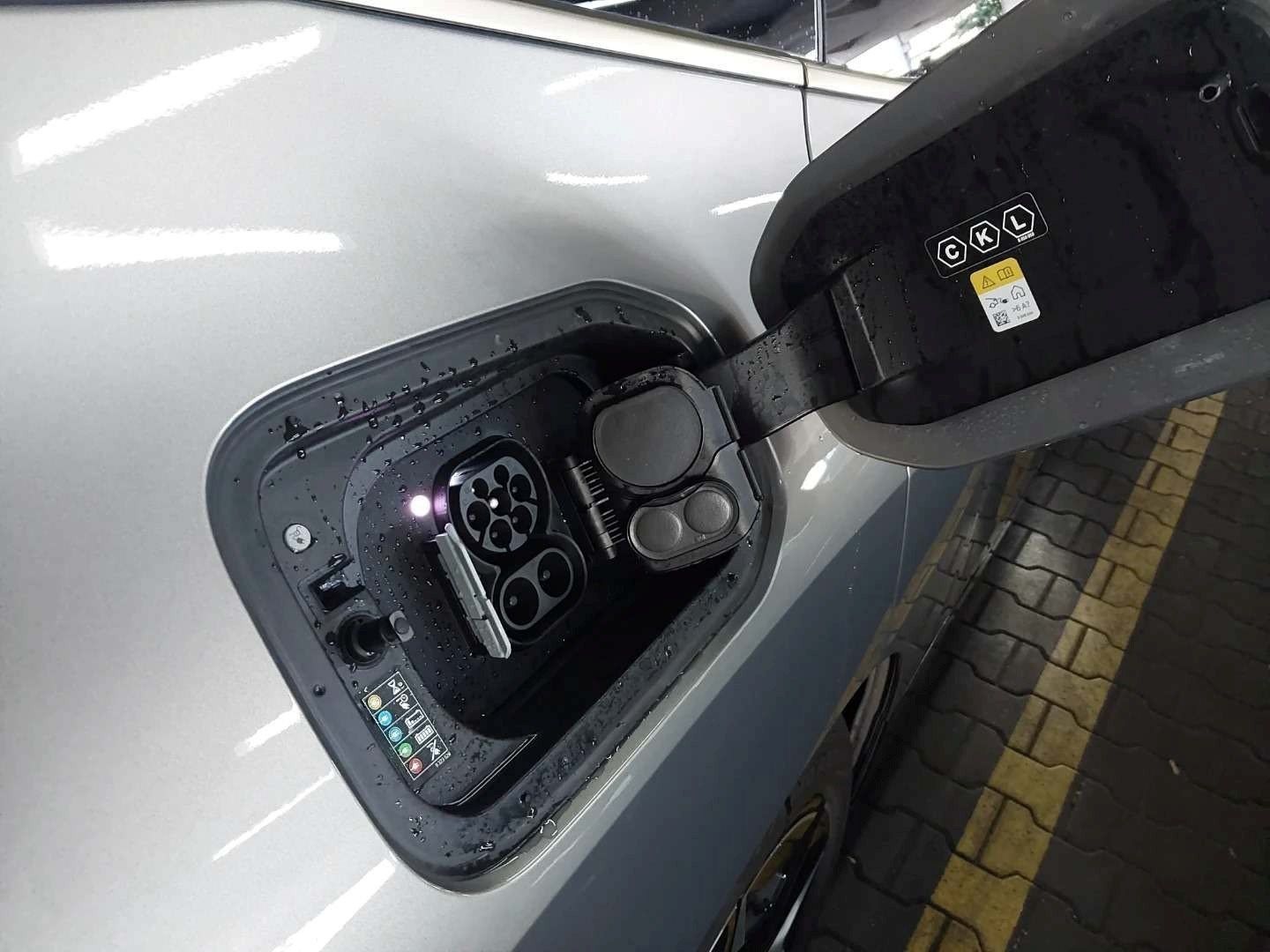 Fahrzeugabbildung BMW iX xDrive40 |Autobahnassistent |BMW Laserlicht |