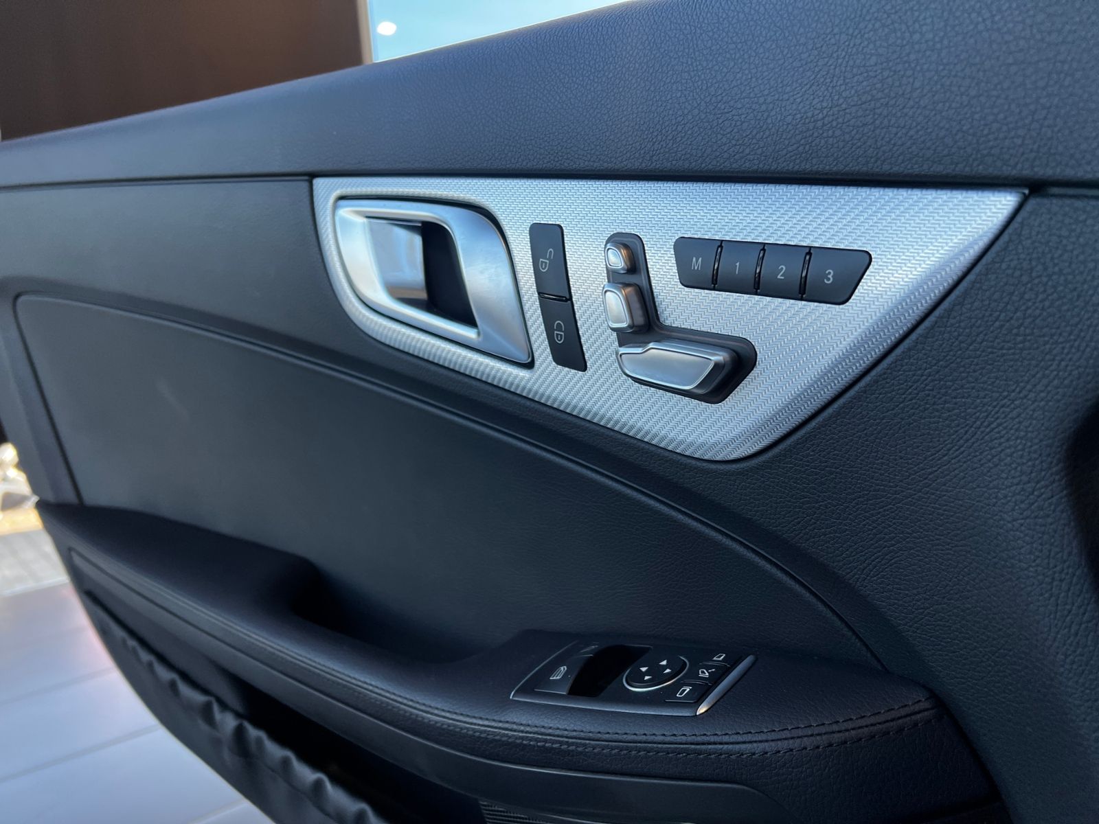 Fahrzeugabbildung Mercedes-Benz SLC 300 Memory AIRSCARF AHK LED