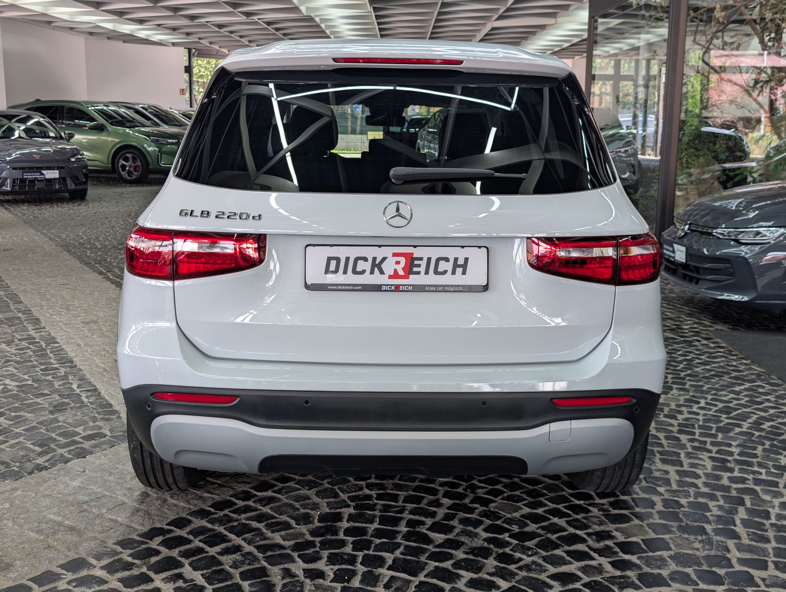Fahrzeugabbildung Mercedes-Benz GLB 220 d MBUX LEDER VIRT APP KAM LED SHZ ALU