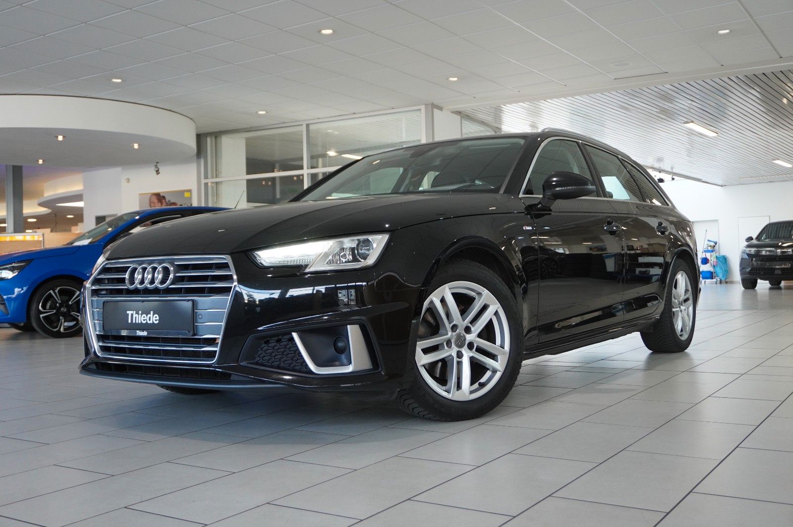 Fahrzeugabbildung Audi A4 Avant 35 TDI S-LINE SPORT NAVI/LED/KAMERA/DAB