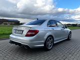 Mercedes-Benz C 63 AMG AMG - Mercedes-Benz C 63 AMG mit Benzin-Antrieb: Limousine
