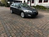 Opel Astra Sports Tourer 1.4 Turbo  - Opel Astra aus 2011: Turbo