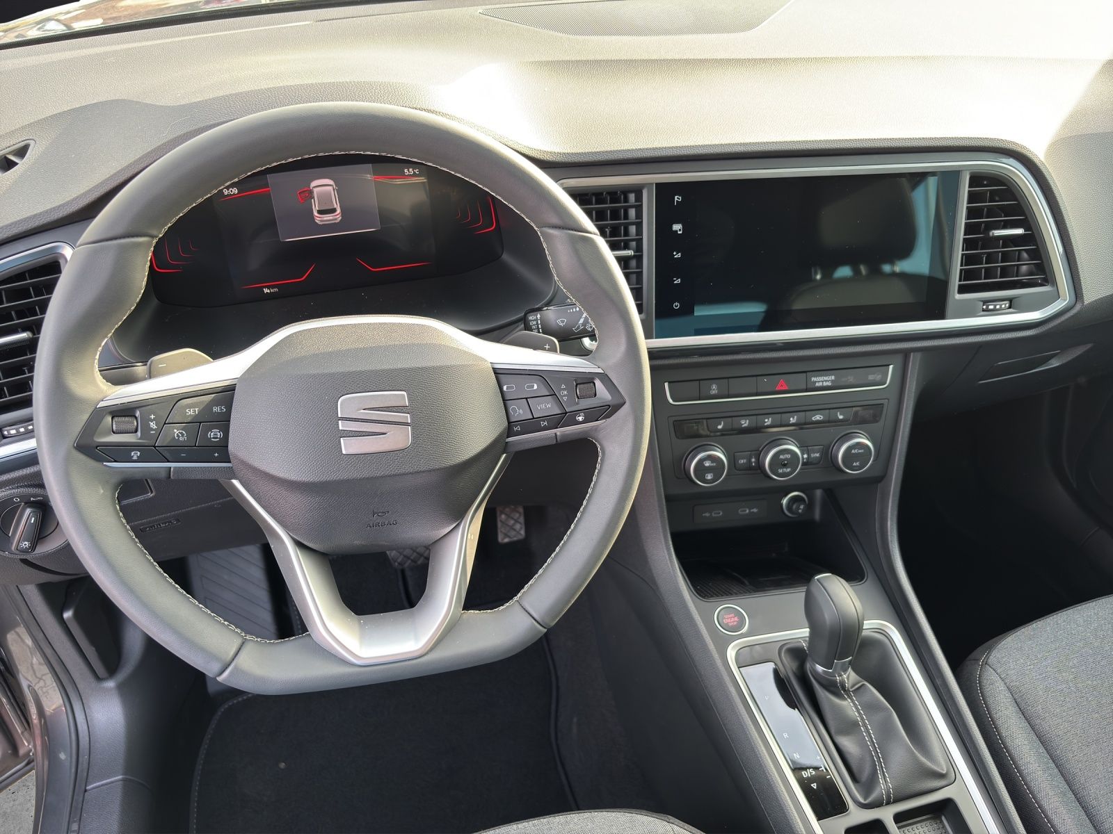 Fahrzeugabbildung SEAT Ateca Road Edition 1,5 TSI DSG GJR Kessy