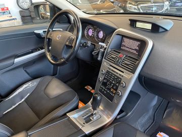 Volvo XC60 Momentum AWD *BI-XENON*PANO*NAVI*PDC*AHK*