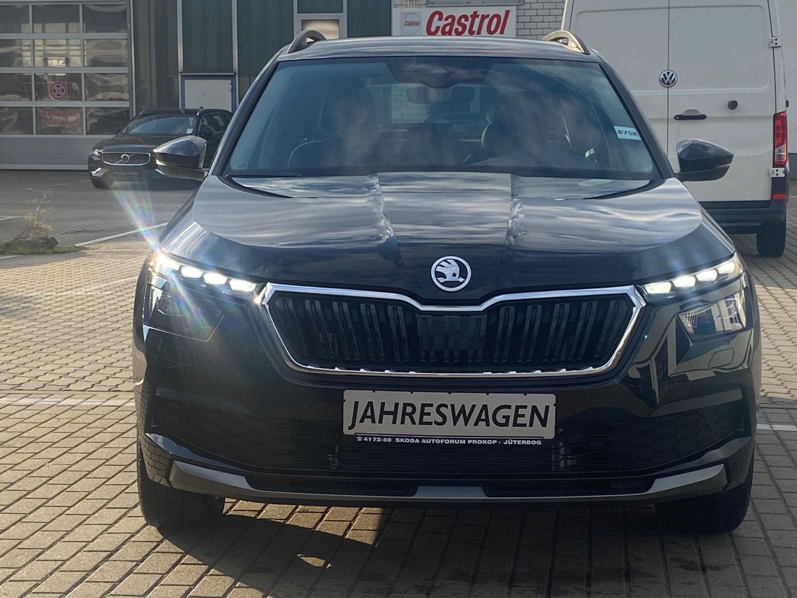 Fahrzeugabbildung SKODA Kamiq 1.5l TSI ACT TOUR *LED*NAV*ACC*KAMERA*PDC*