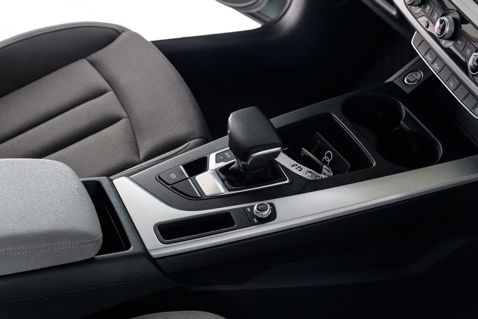 Fahrzeugabbildung Audi A4 Lim. 35 TFSI S-tronic+SHZ+elektr Sitze