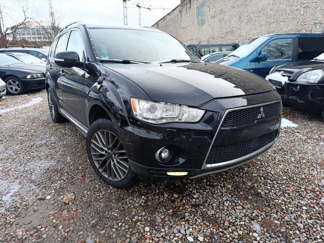 Mitsubishi Outlander Intense 4WD-AUTO-7.SITZER