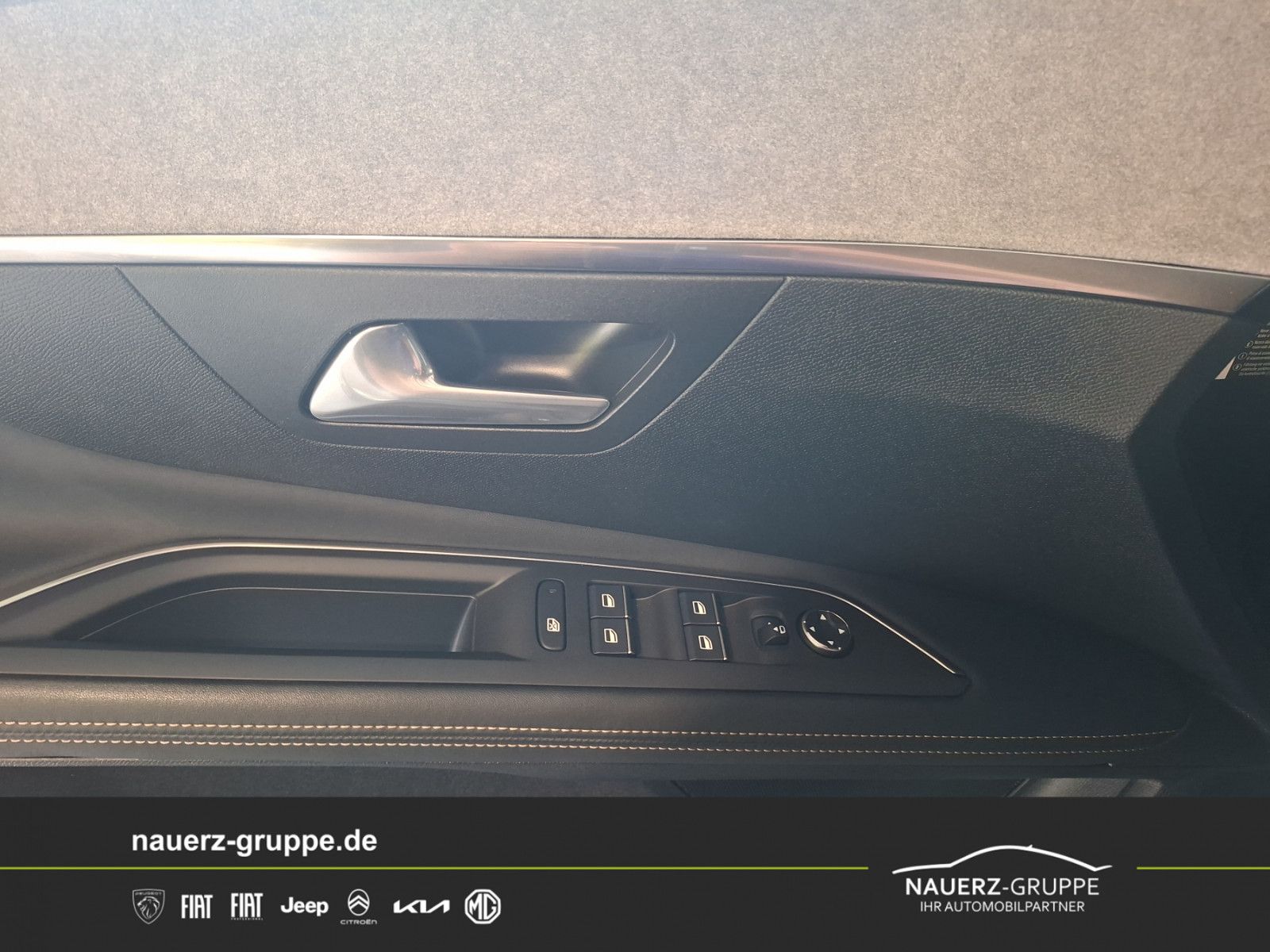 Fahrzeugabbildung Peugeot 3008 Hybrid4 300 GT