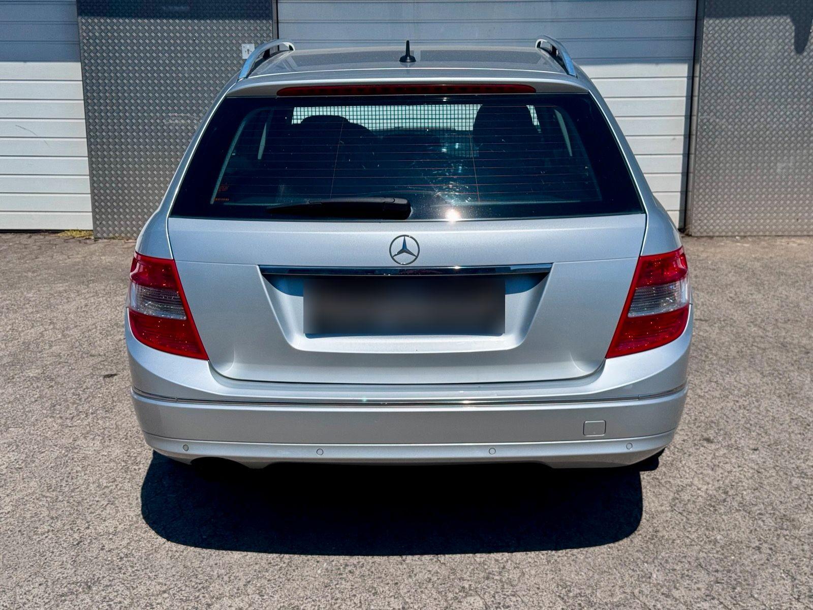 Mercedes-Benz C180 2010 — photo 8