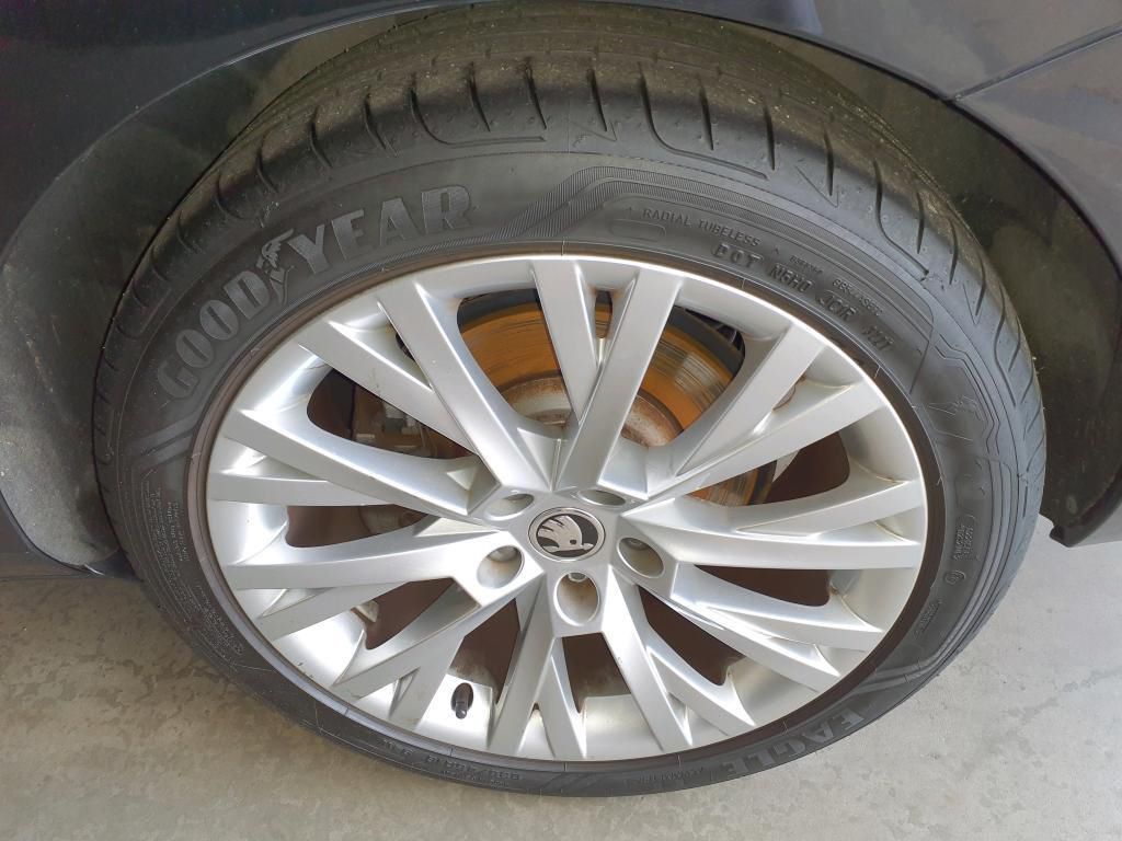 Skoda Superb iV Combi Style 1.4 TSI 160kW Pano*PDC*NAV