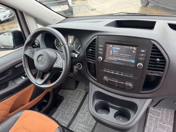 Mercedes V 220 - 12