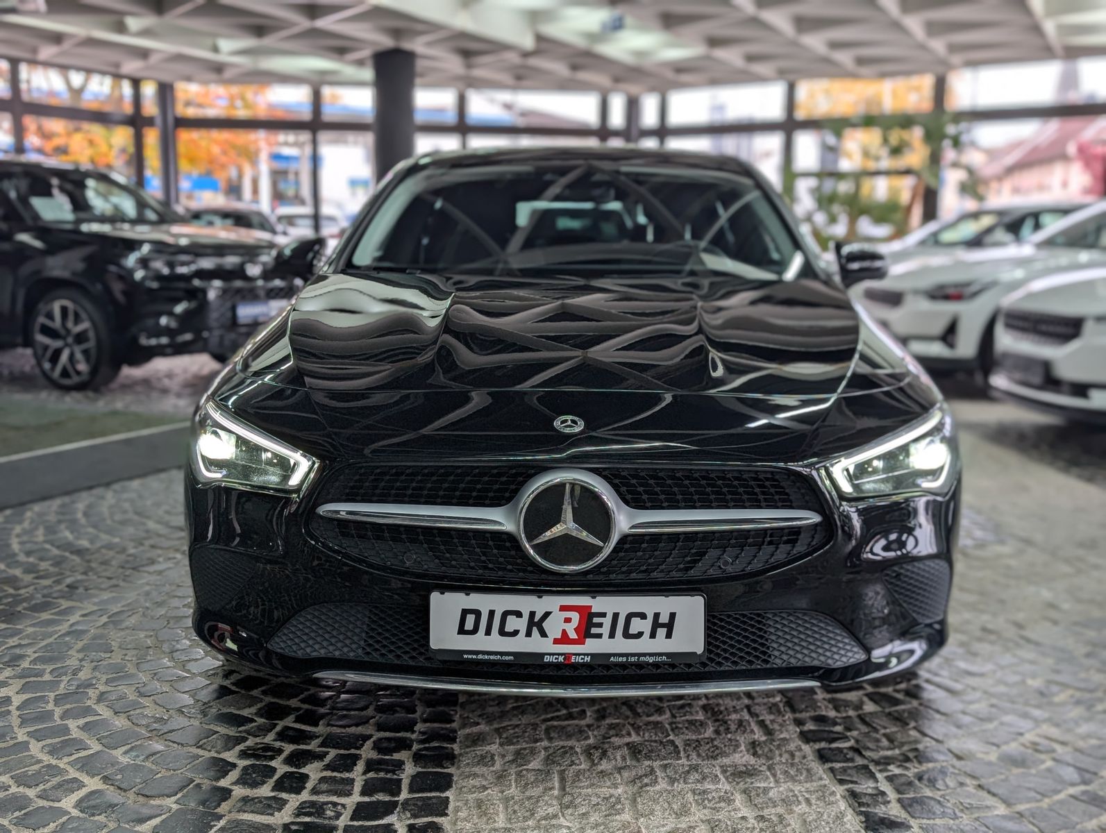 Fahrzeugabbildung Mercedes-Benz CLA 220 d SB MULTIBEAM LEDER DISTR HIGHEND 18