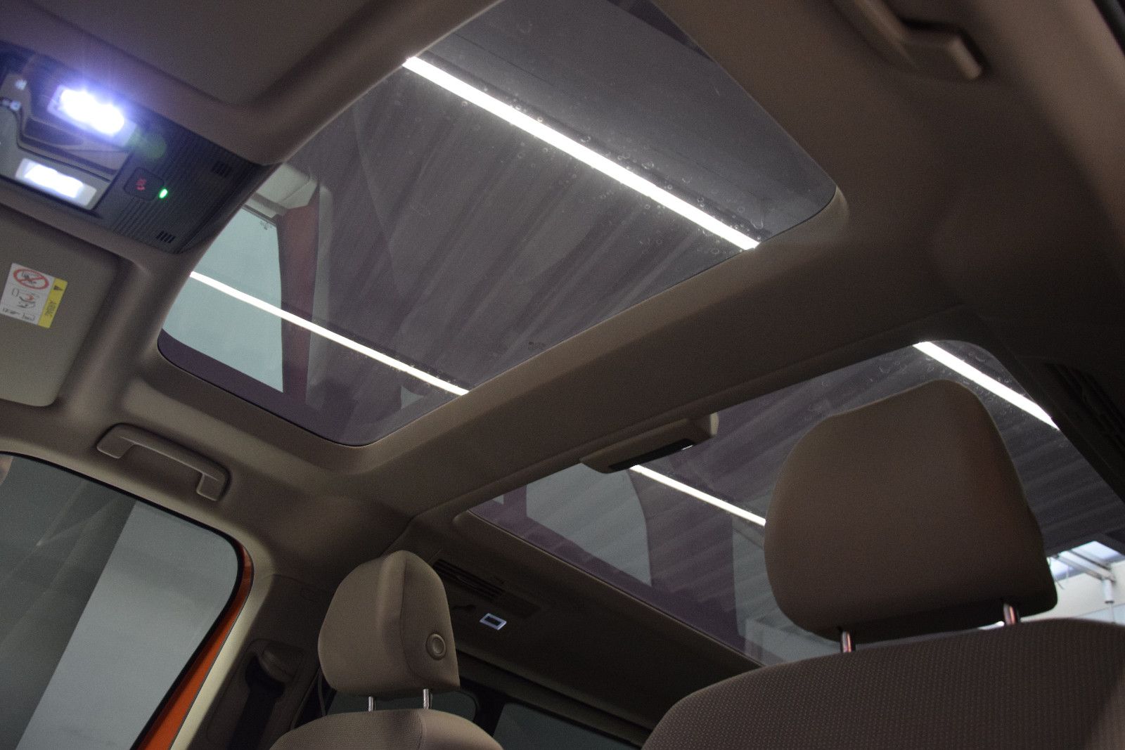 Fahrzeugabbildung Volkswagen T7 Multivan Edition lang Pano ACC vis-a-vis AHK
