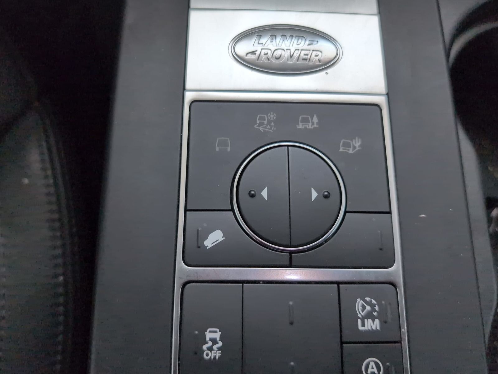 Fahrzeugabbildung Land Rover Discovery 5 2.0 TD4 SE * Leder * AHK * Navi*