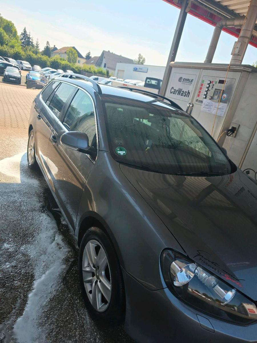 Volkswagen Golf 2010 — interior