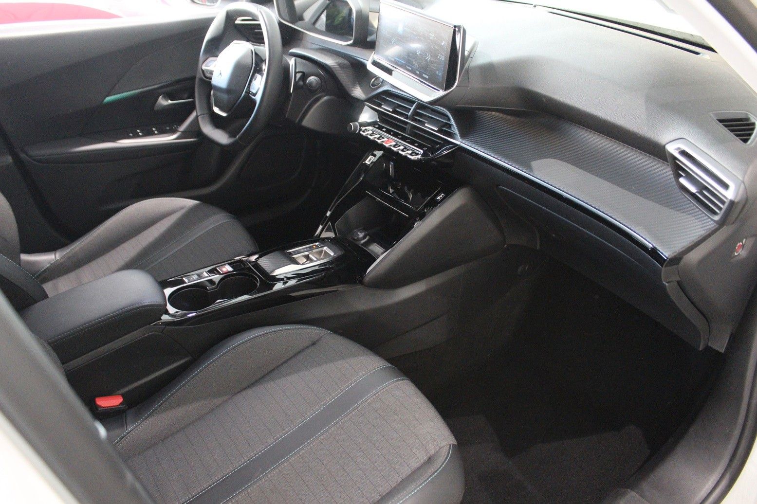 Fahrzeugabbildung Peugeot 2008 Allure Pack 1.2T NAVI/LED/PDC/180°CAM/DAB+