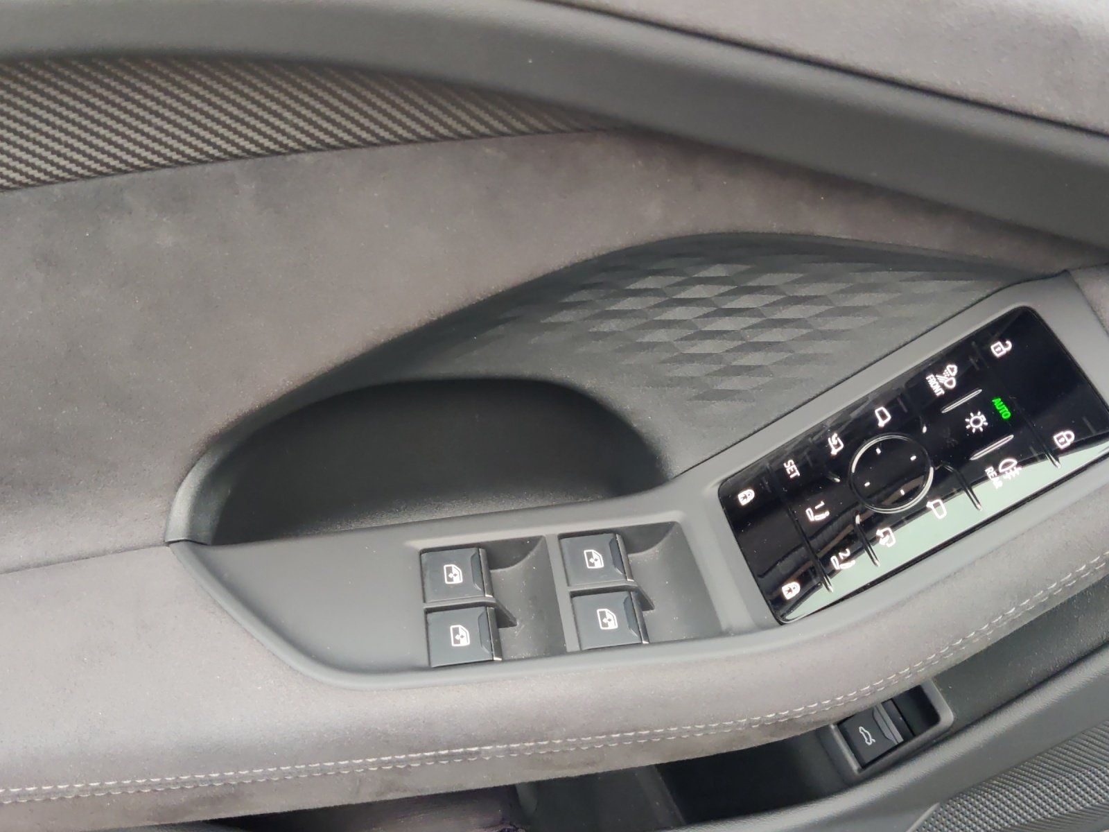 Fahrzeugabbildung Audi A6 Avant 2.0 TDI quattro edition one 360,MATRIX,