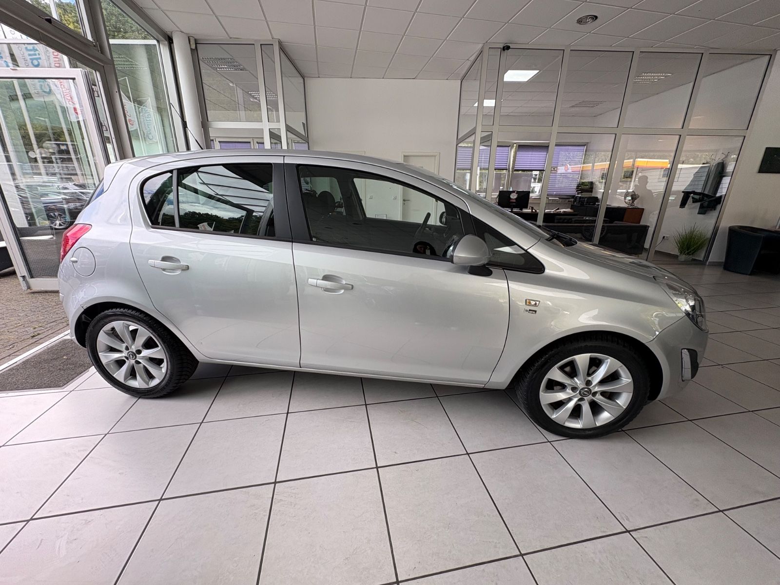 Fahrzeugabbildung Opel Corsa D 150 Jahre Opel