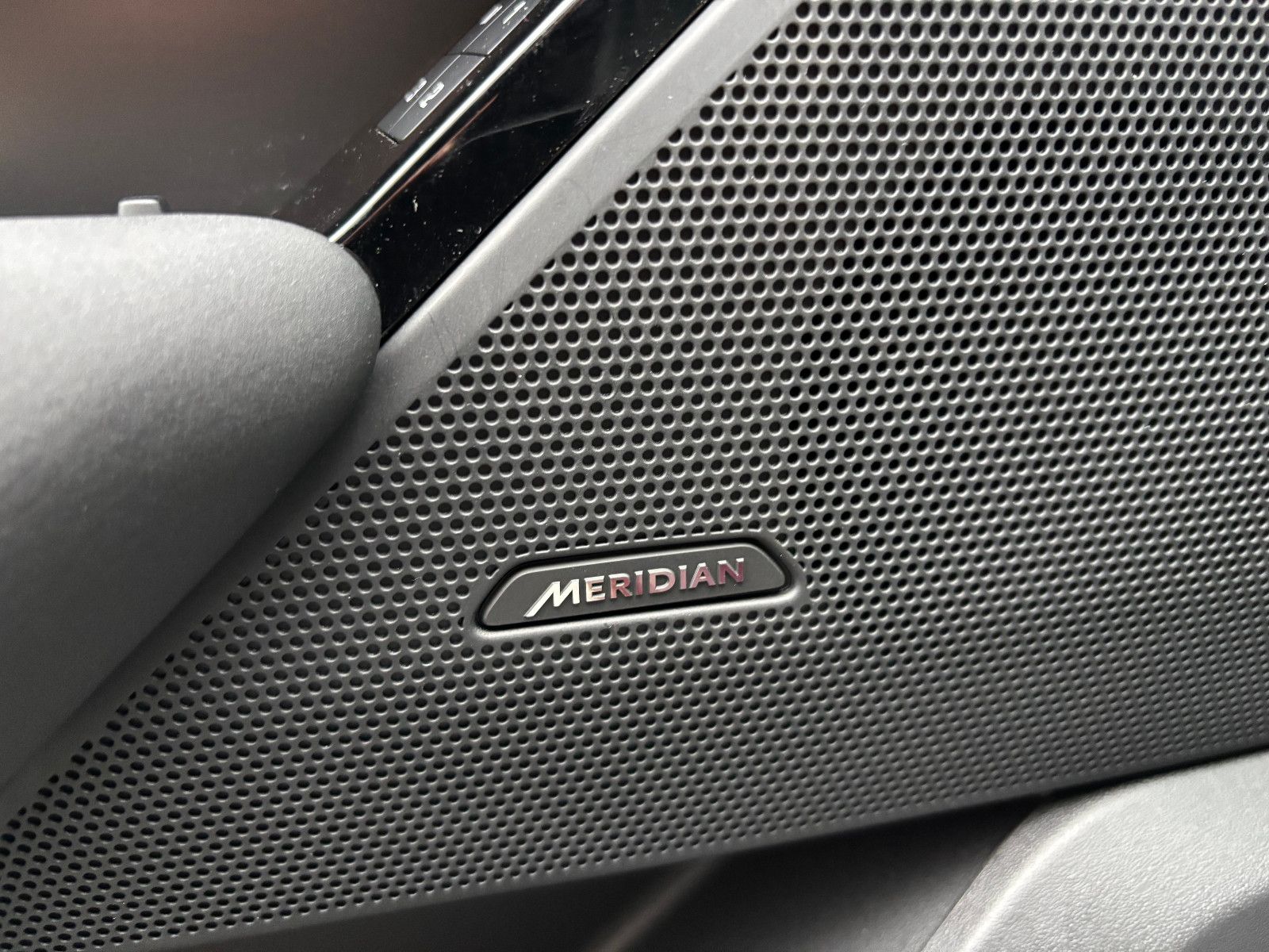 Fahrzeugabbildung Land Rover Range Rover Velar R-Dynamic/KAMERA/Design-Paket