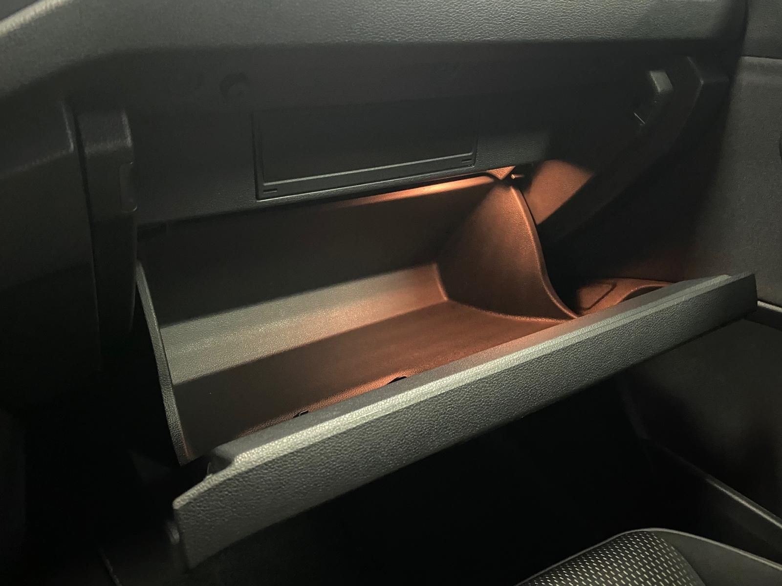 Fahrzeugabbildung Volkswagen T-Roc 1.5 16V TSI Sport R-Line+PDC+ALU+LED